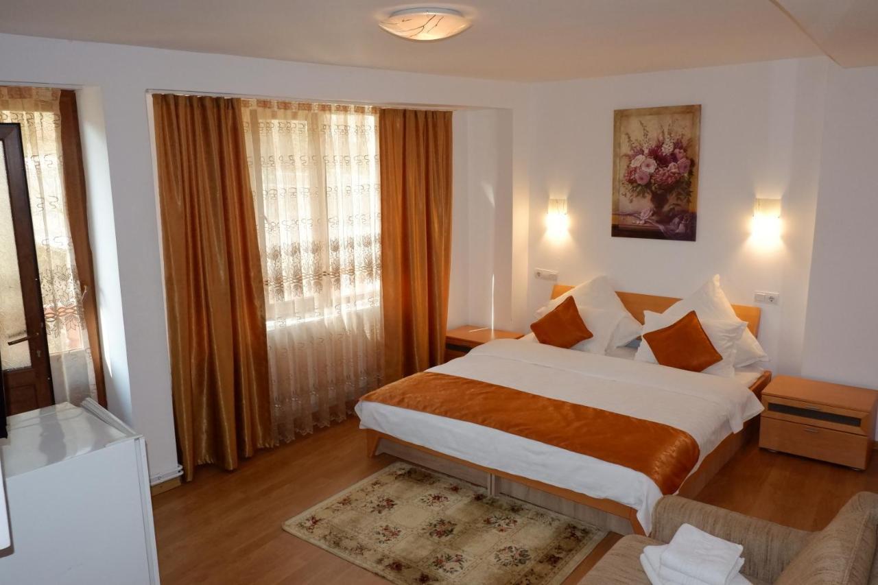 Pension Cuibul Viselor Băile Herculane Exterior foto