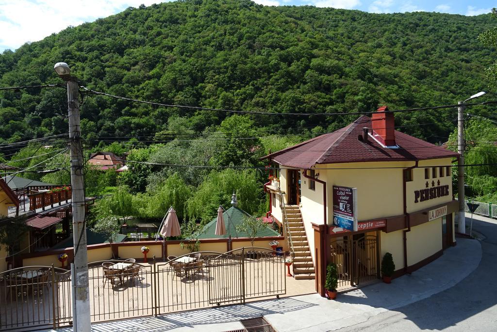 Pension Cuibul Viselor Băile Herculane Exterior foto