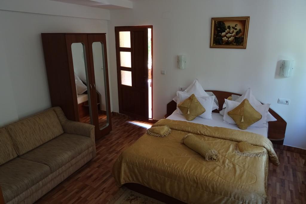 Pension Cuibul Viselor Băile Herculane Exterior foto