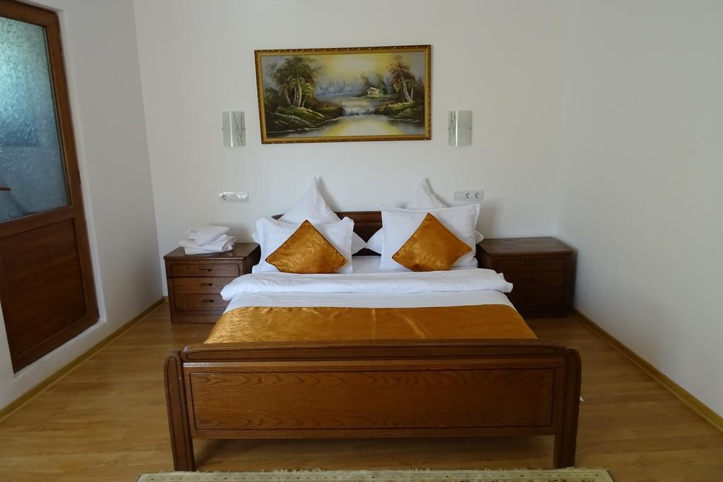 Pension Cuibul Viselor Băile Herculane Exterior foto