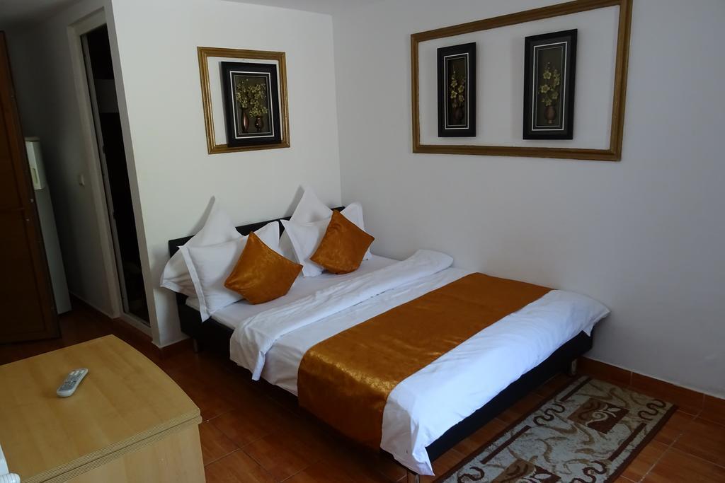 Pension Cuibul Viselor Băile Herculane Exterior foto