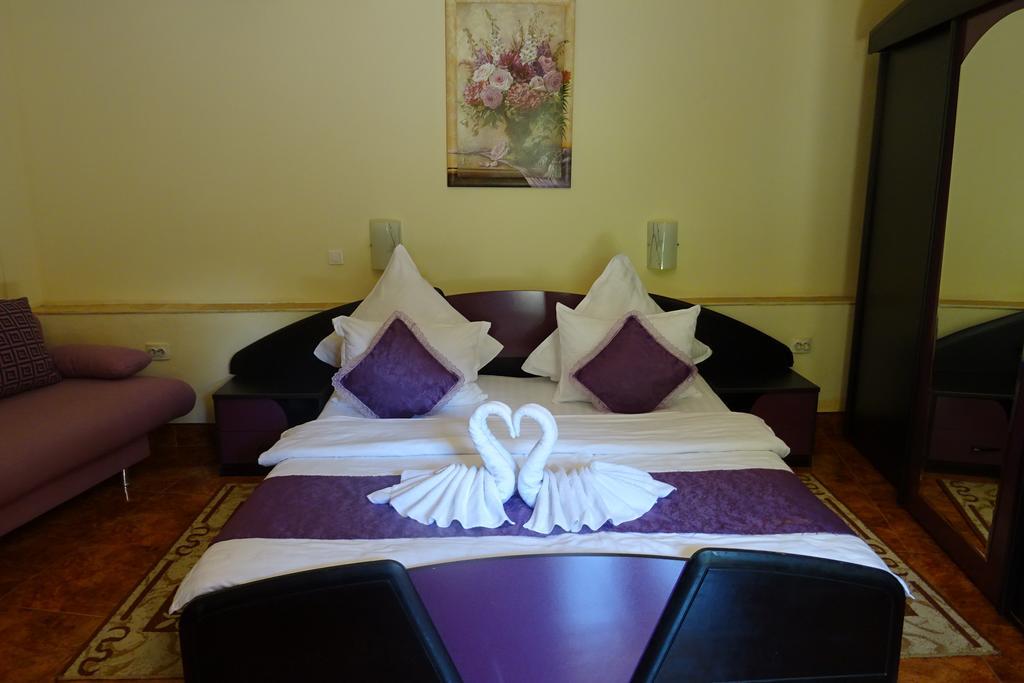 Pension Cuibul Viselor Băile Herculane Exterior foto